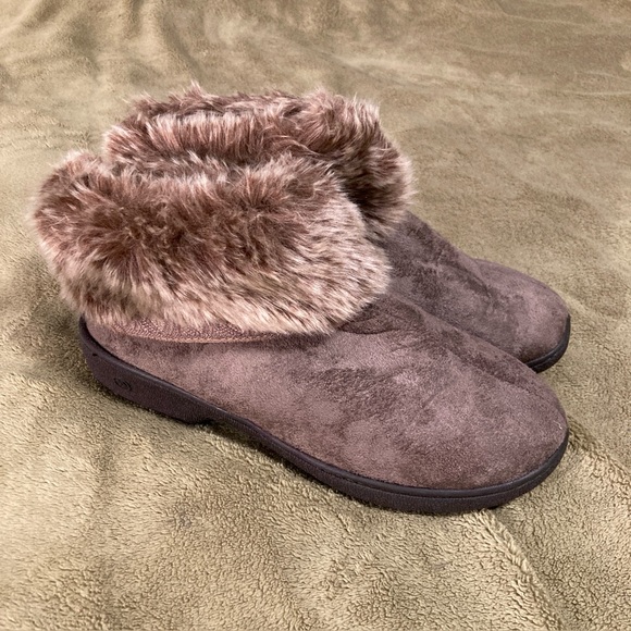 NWOT Isotoner Ankle Faux Fur Slippers Hard Sole Size 8.5-9 - Picture 1 of 8